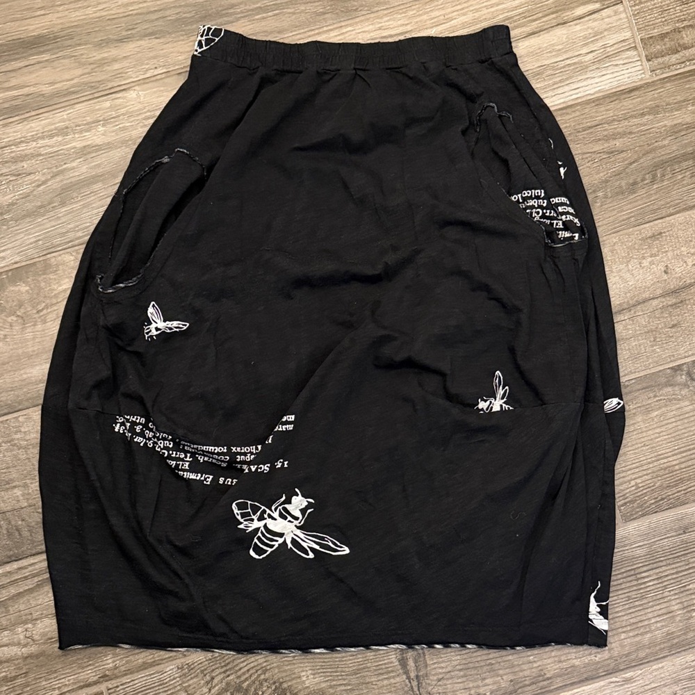 Black Bee-Print Pencil Skirt with Elastic Waist with pockets!!